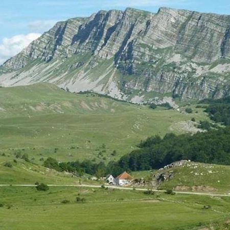 Cemerno Cottage Gacko Exterior photo