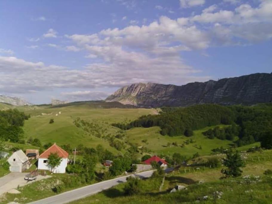 Cemerno Cottage Gacko Exterior photo