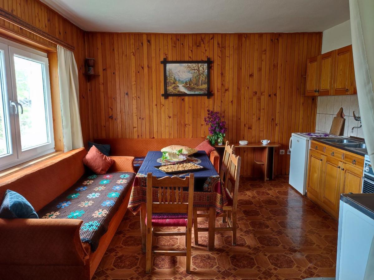 Cemerno Cottage Gacko Exterior photo