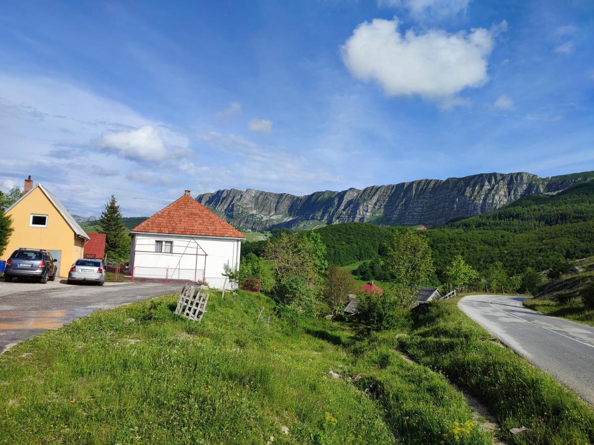 Cemerno Cottage Gacko Exterior photo