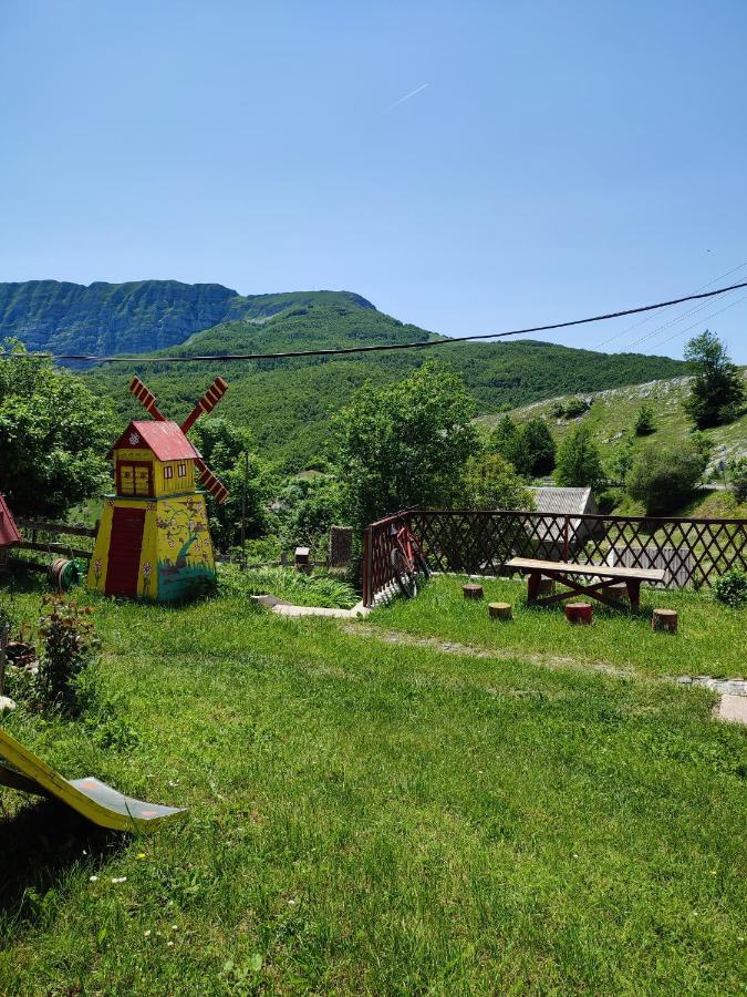 Cemerno Cottage Gacko Exterior photo