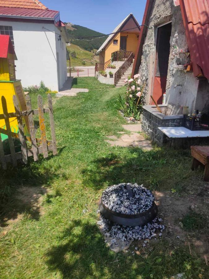 Cemerno Cottage Gacko Exterior photo