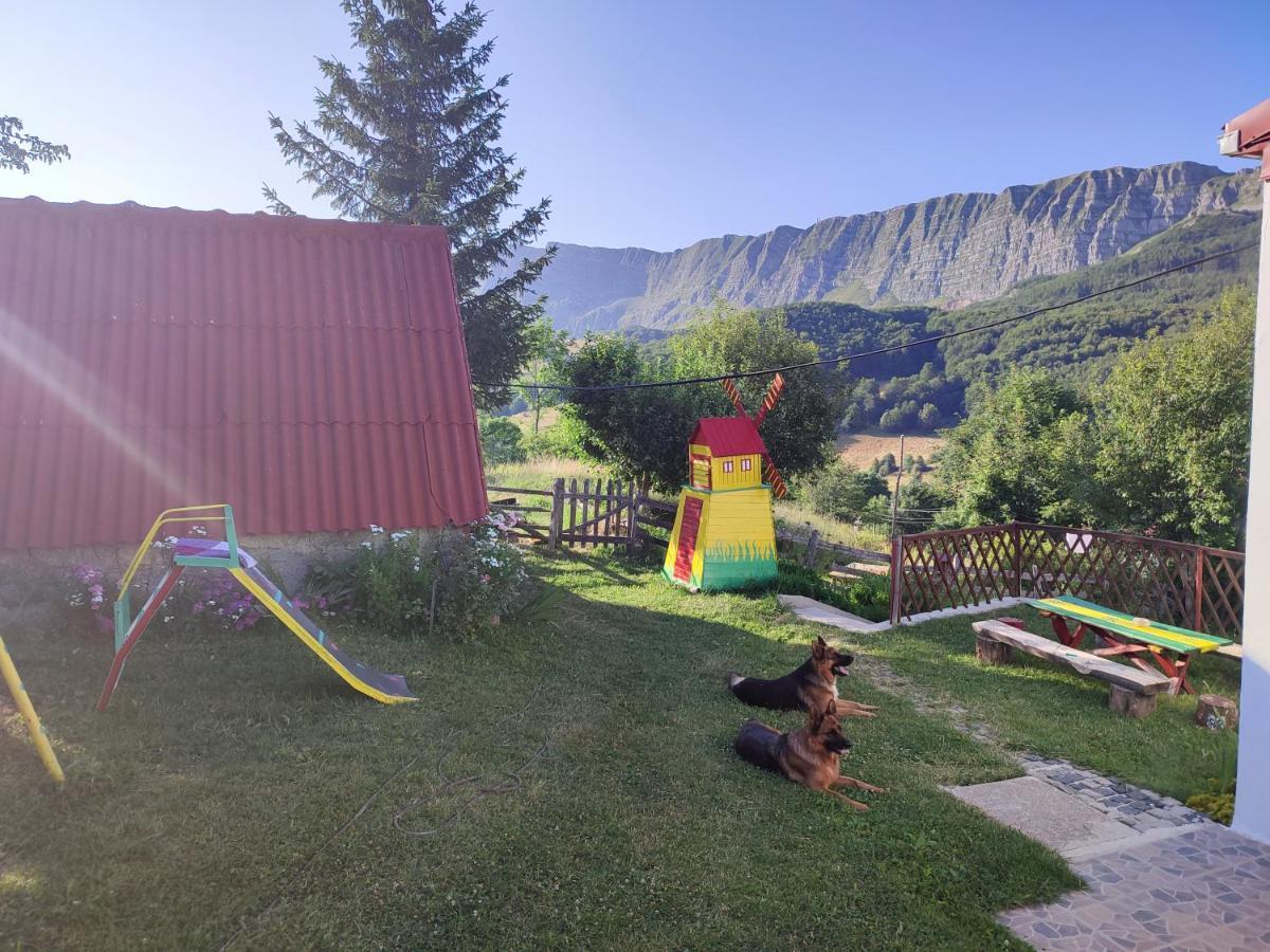 Cemerno Cottage Gacko Exterior photo
