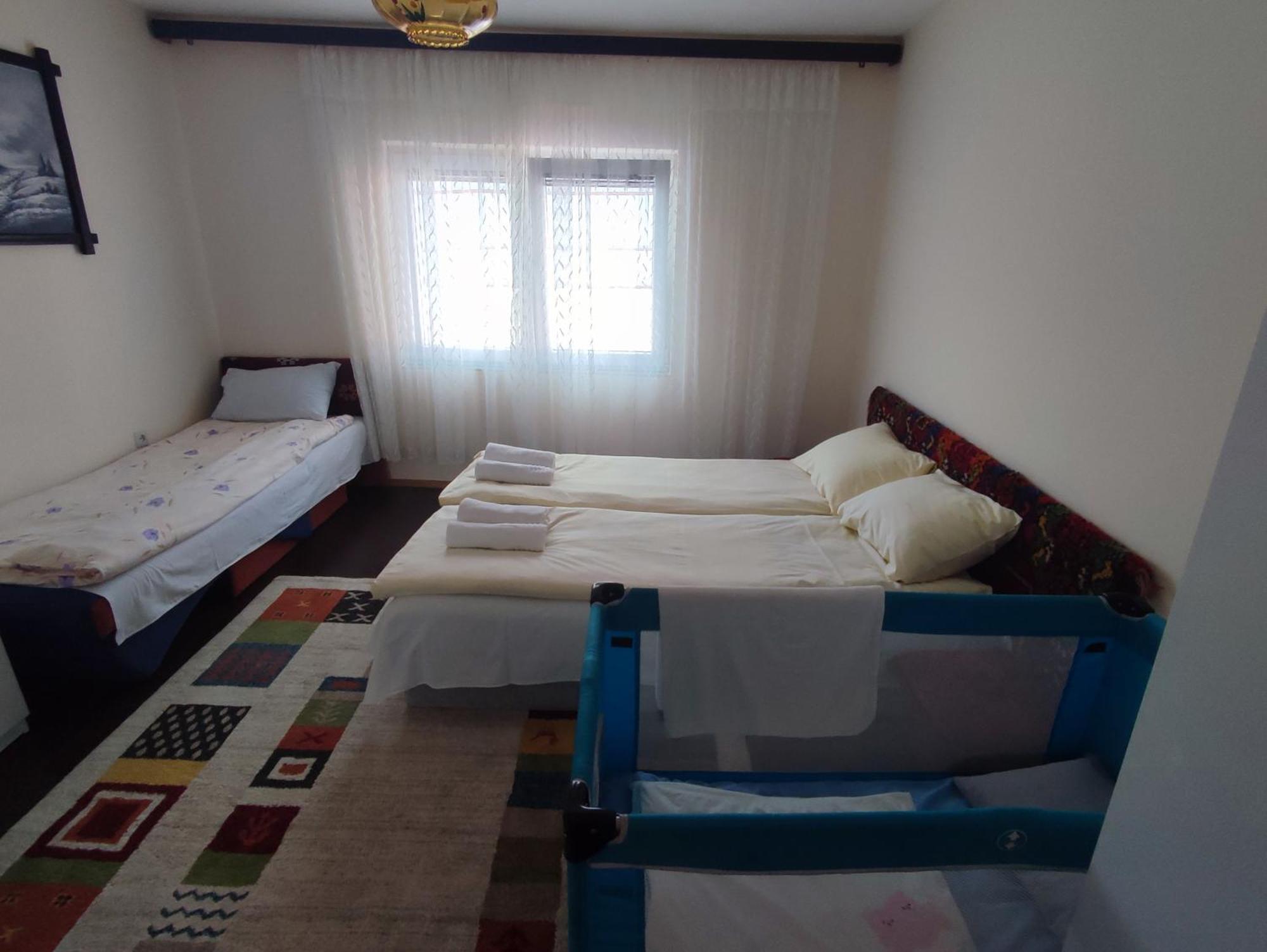 Cemerno Cottage Gacko Exterior photo
