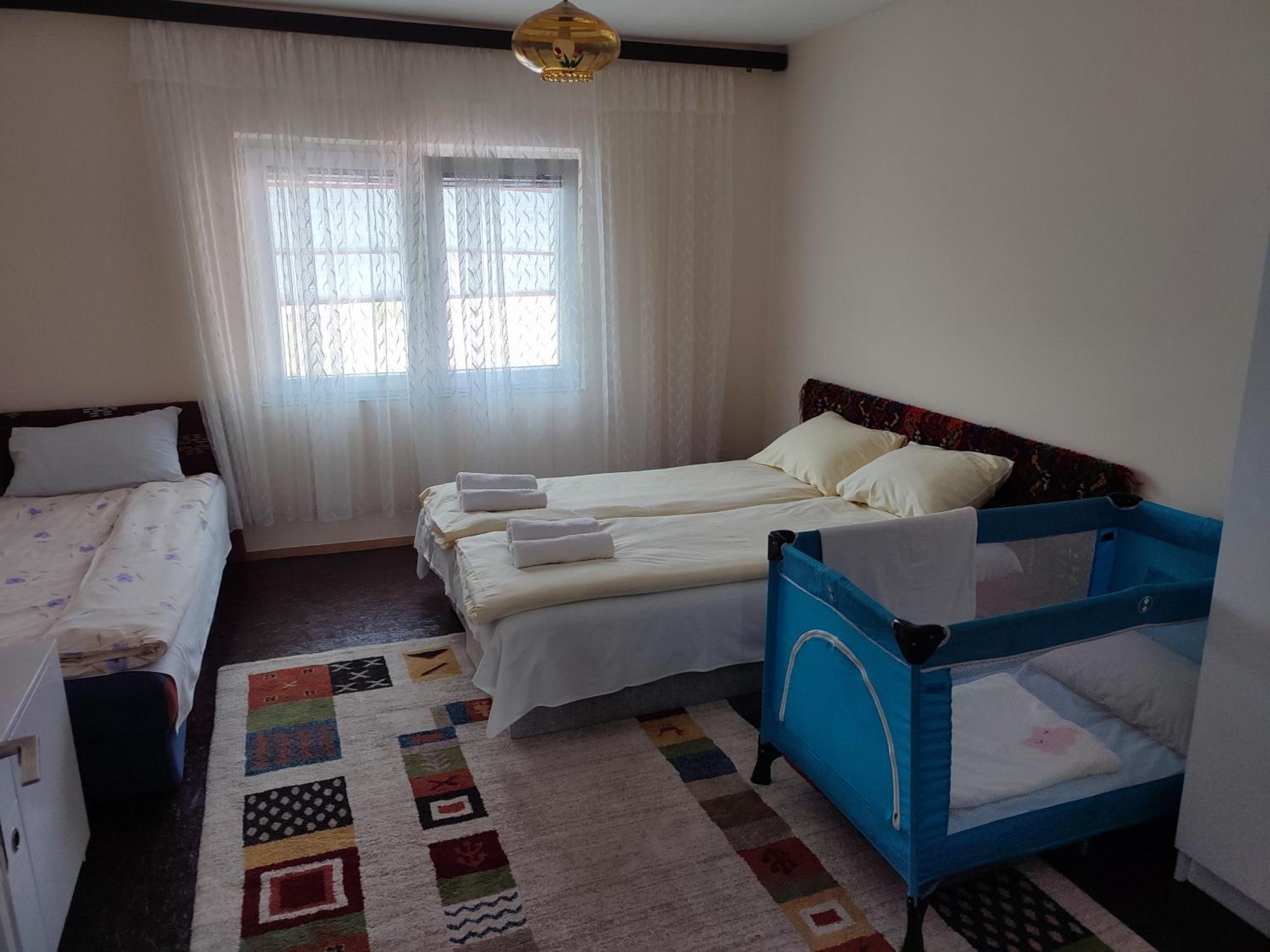 Cemerno Cottage Gacko Exterior photo