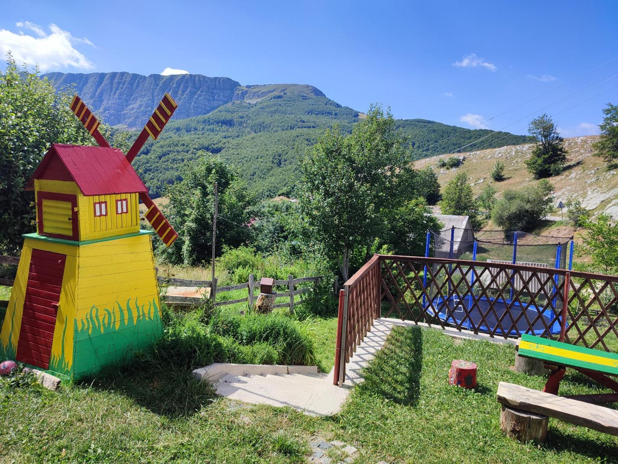 Cemerno Cottage Gacko Exterior photo